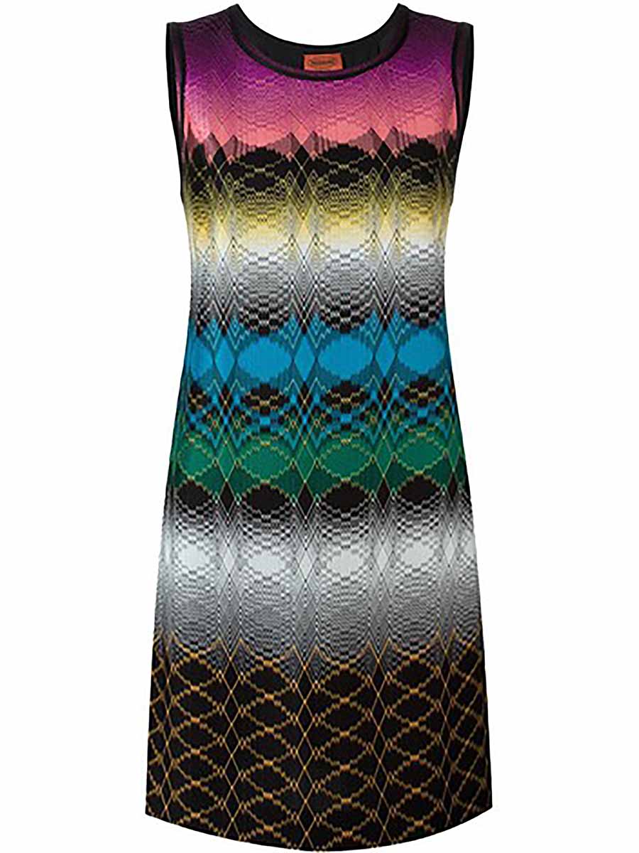 Полосатое вязаное платье средней длины
